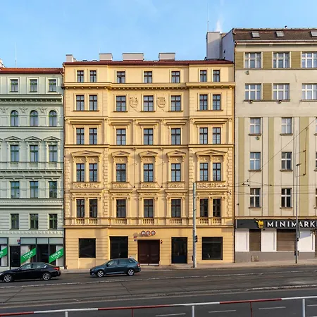 Luxury Oomph * Prag