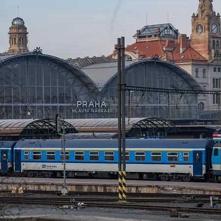 Luxury Oomph Praag