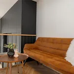 Luxury Oomph Praga