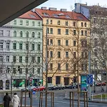 Luxury Oomph Praga