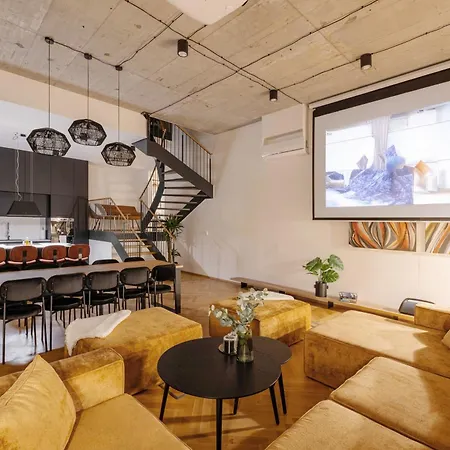 Luxury Oomph Praag