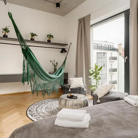 Luxury Oomph * Praga