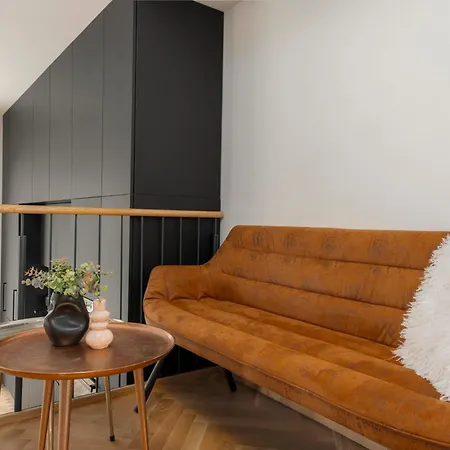 Luxury Oomph Praag