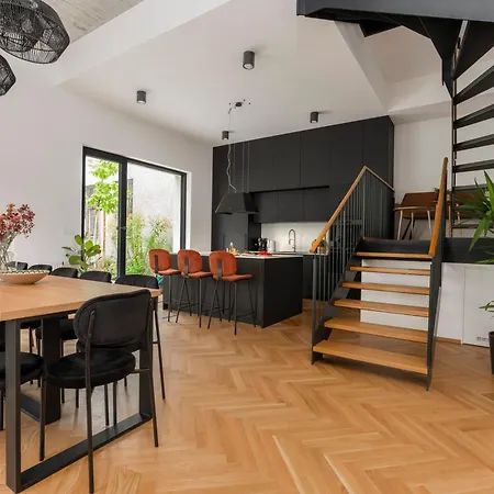 Luxury Oomph * Praga